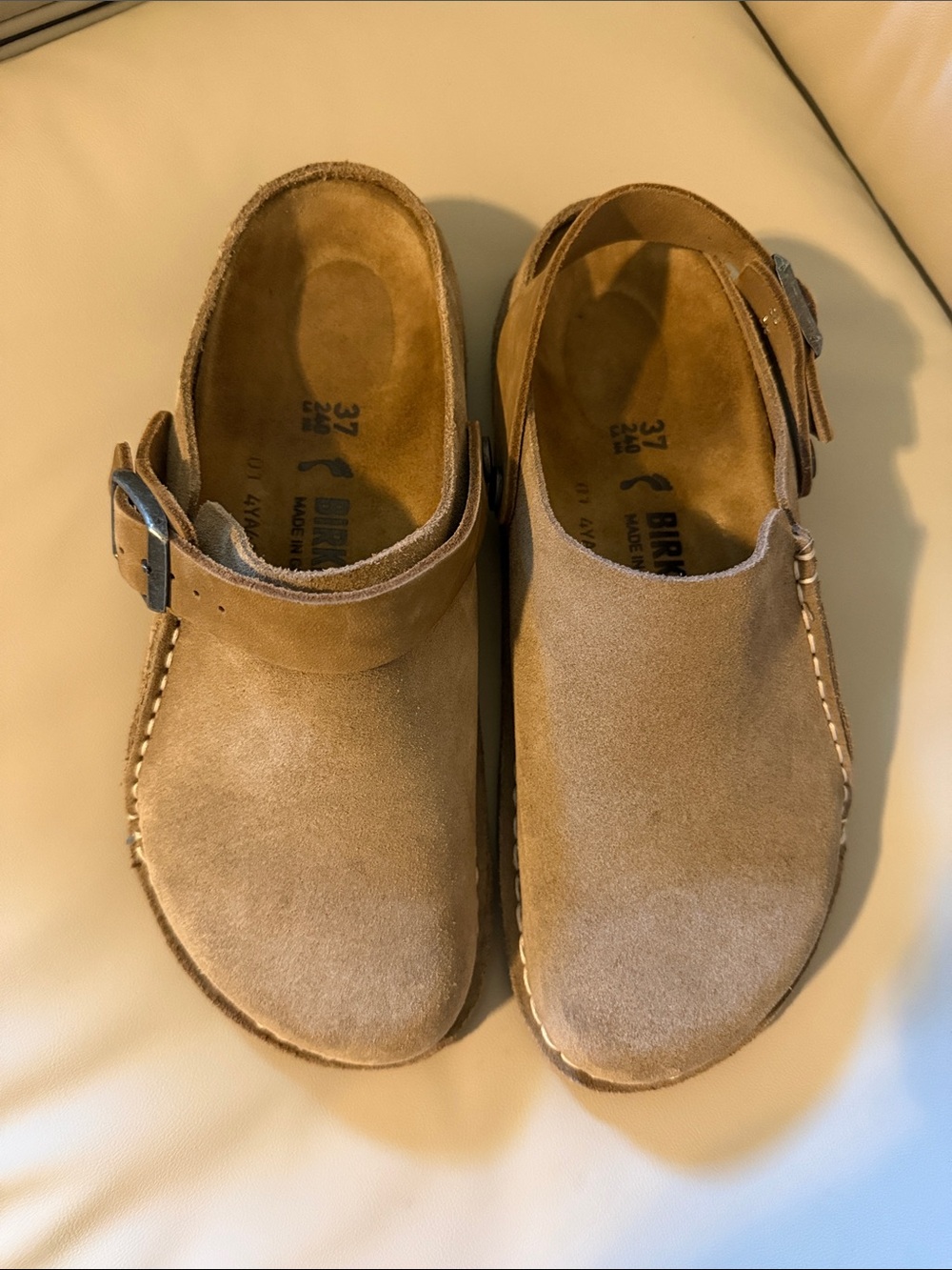 Birkenstock women’s Suede Clog - Brown